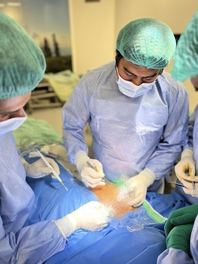 Dr. Farhan Farhat