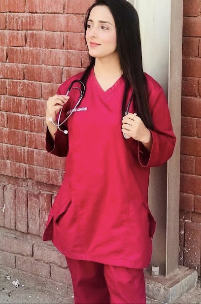 Dr Nayab Ghafoor