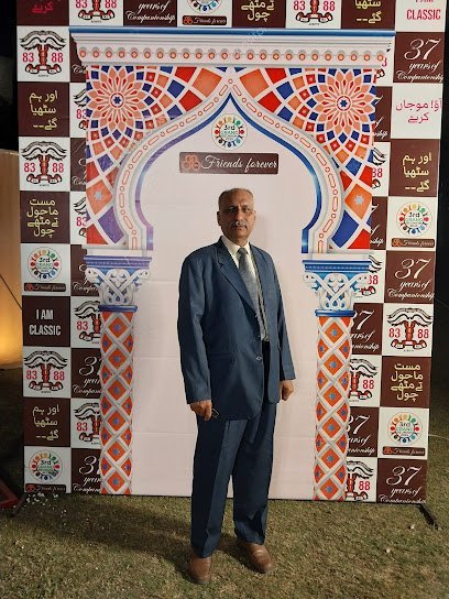 Dr. Tahir Khan