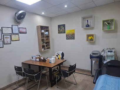 Dr. Muneeza Qamar/Optoderma