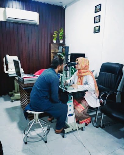 Optometrist Mahrukh Fatima
