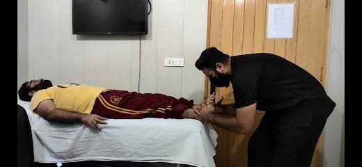 Dr. Fasih Certified Chiropractor & Physiotherapist - Best Chiropractor In Lahore