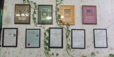 Dr. Hakeem Lahori