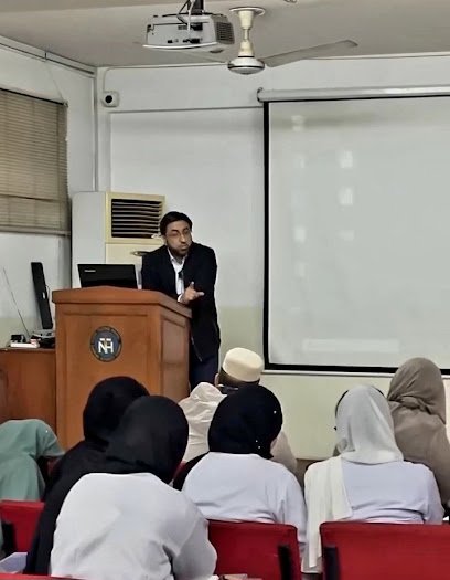 Dr Aamir Naseem
