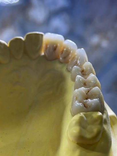 Universal Dental Studio