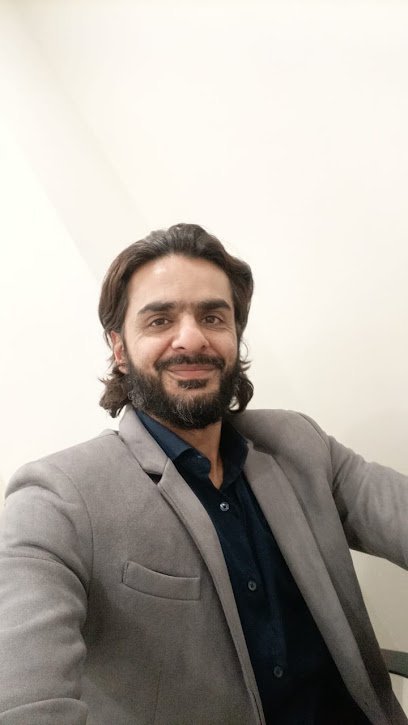 Asst. Prof. Dr. Hamza Fareed - Safari Hospital